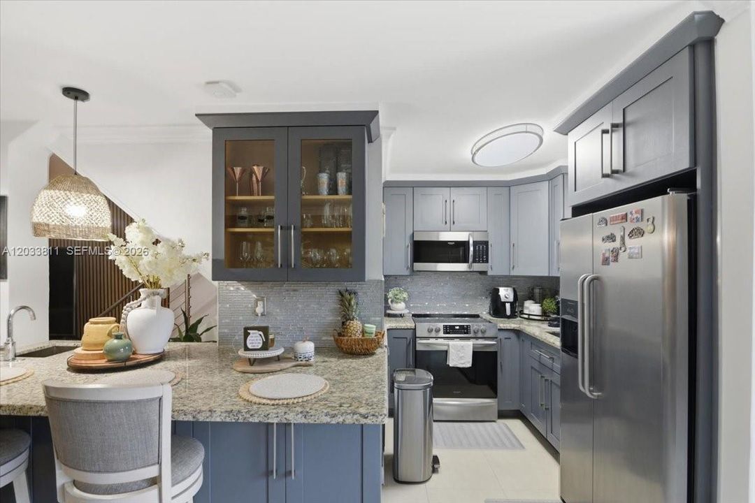 For Rent: $2,800 (2 beds, 2 baths, 1205 Square Feet)