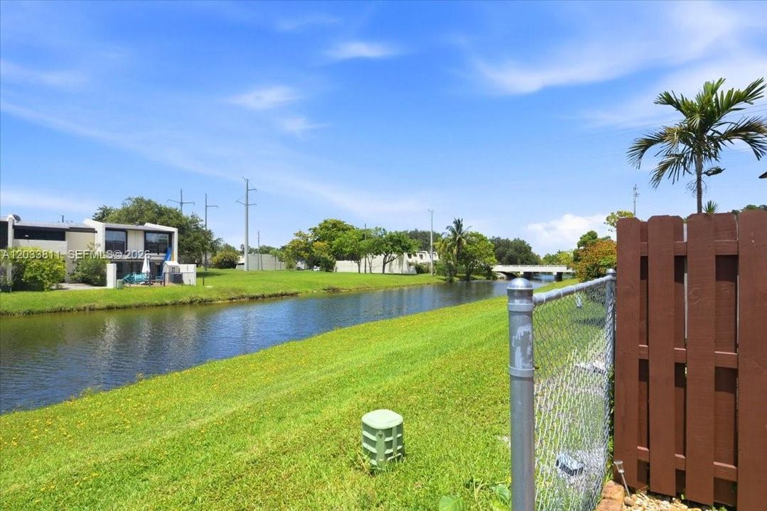 For Rent: $2,800 (2 beds, 2 baths, 1205 Square Feet)