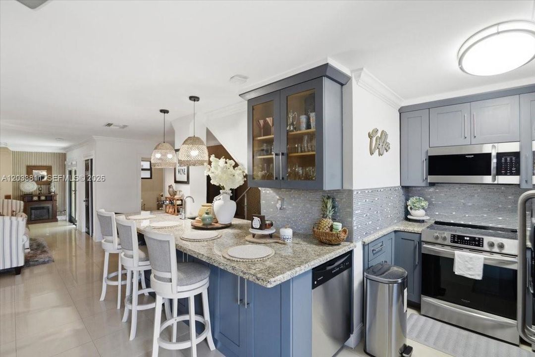 For Rent: $2,800 (2 beds, 2 baths, 1205 Square Feet)