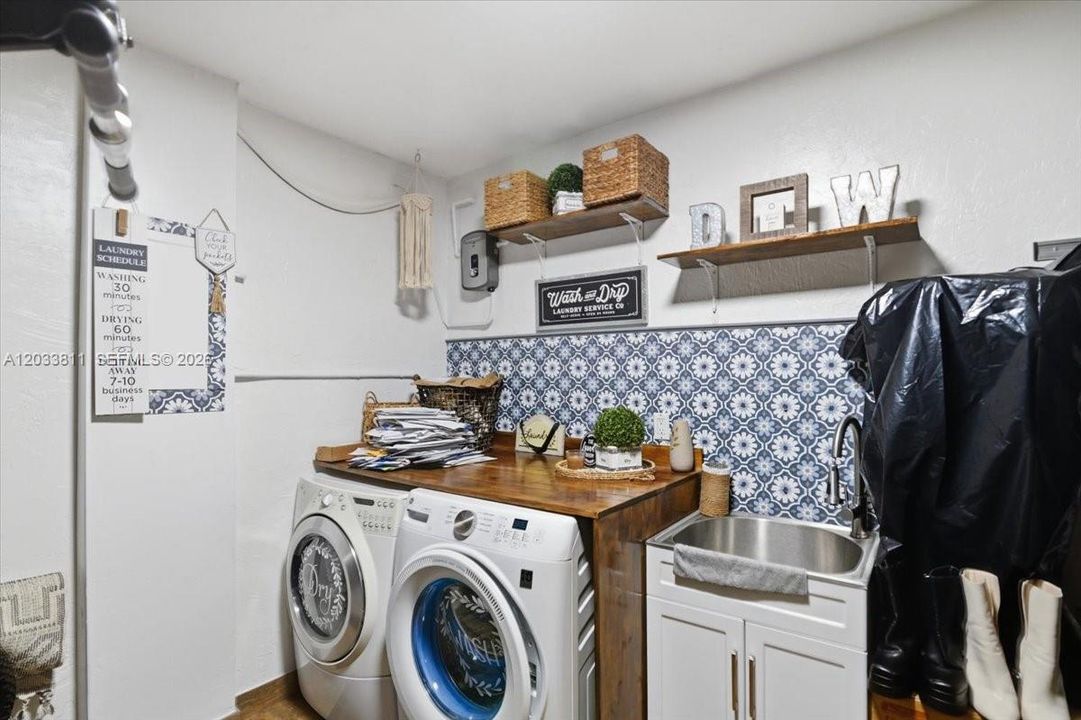 For Rent: $2,800 (2 beds, 2 baths, 1205 Square Feet)