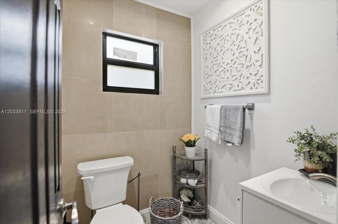 For Rent: $2,800 (2 beds, 2 baths, 1205 Square Feet)