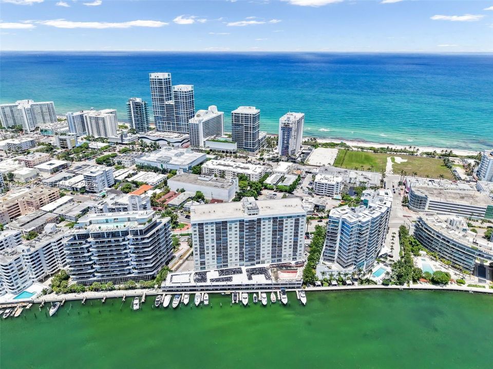 For Rent: $2,700 (1 beds, 1 baths, 910 Square Feet)