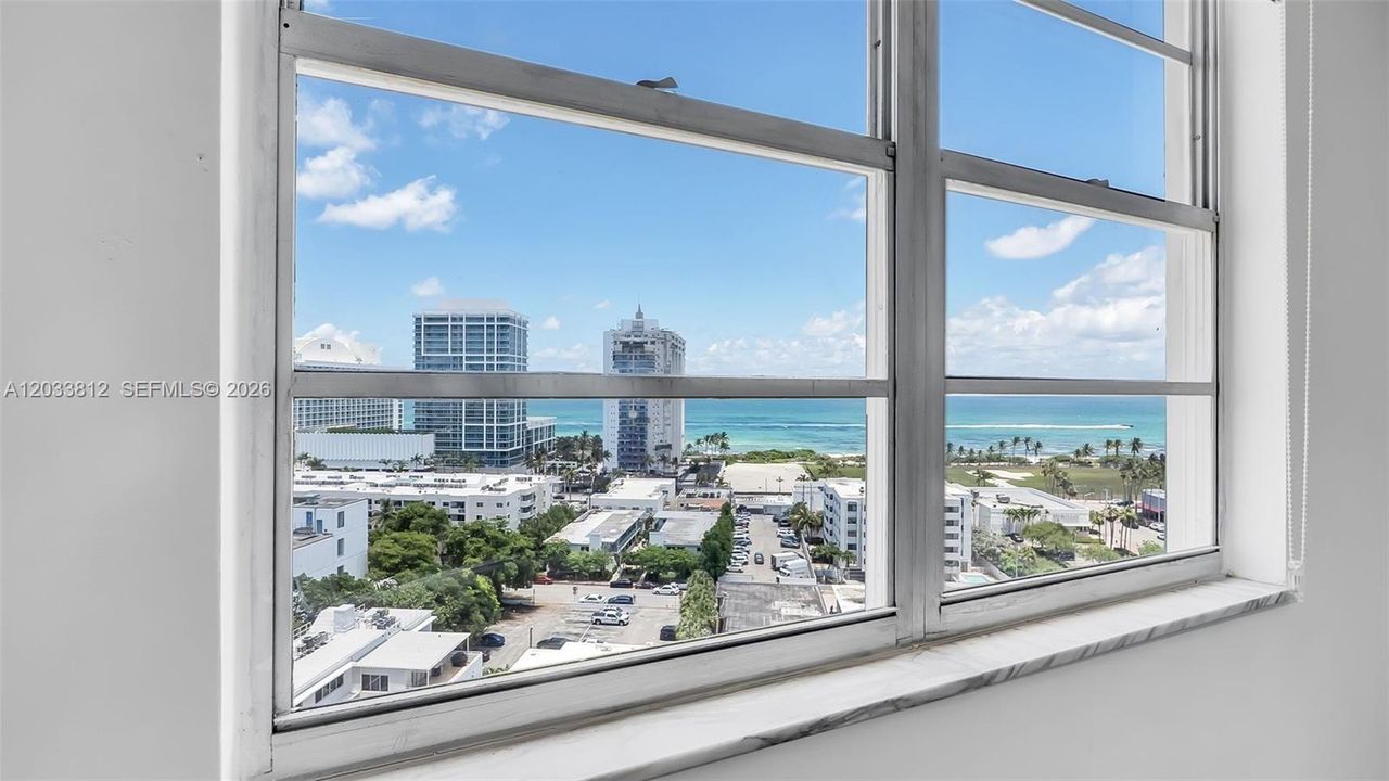 For Rent: $2,700 (1 beds, 1 baths, 910 Square Feet)