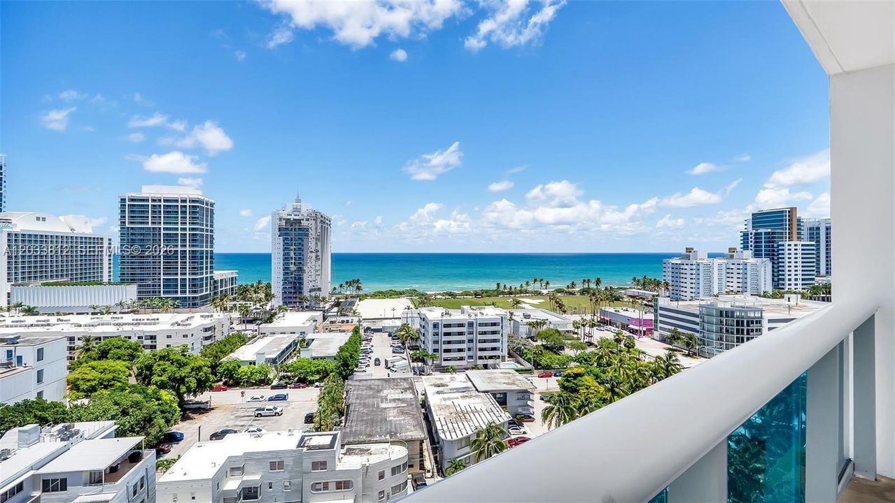 For Rent: $2,700 (1 beds, 1 baths, 910 Square Feet)