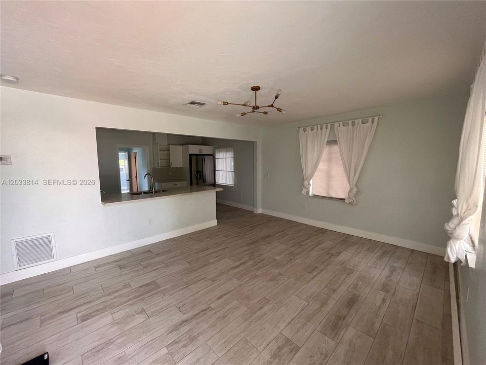 For Rent: $3,250 (3 beds, 2 baths, 1161 Square Feet)