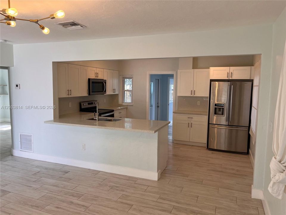 For Rent: $3,250 (3 beds, 2 baths, 1161 Square Feet)