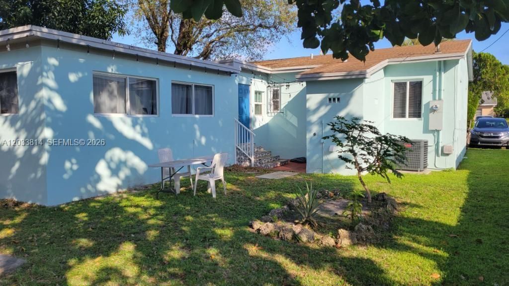 For Rent: $3,250 (3 beds, 2 baths, 1161 Square Feet)