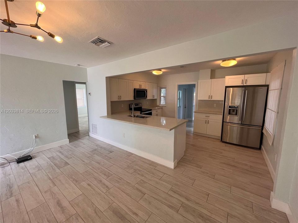 For Rent: $3,250 (3 beds, 2 baths, 1161 Square Feet)