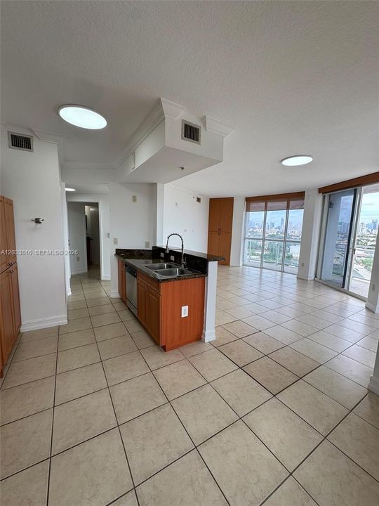For Rent: $2,750 (2 beds, 3 baths, 1113 Square Feet)