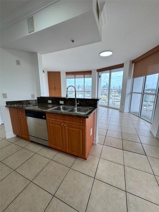 For Rent: $2,750 (2 beds, 3 baths, 1113 Square Feet)