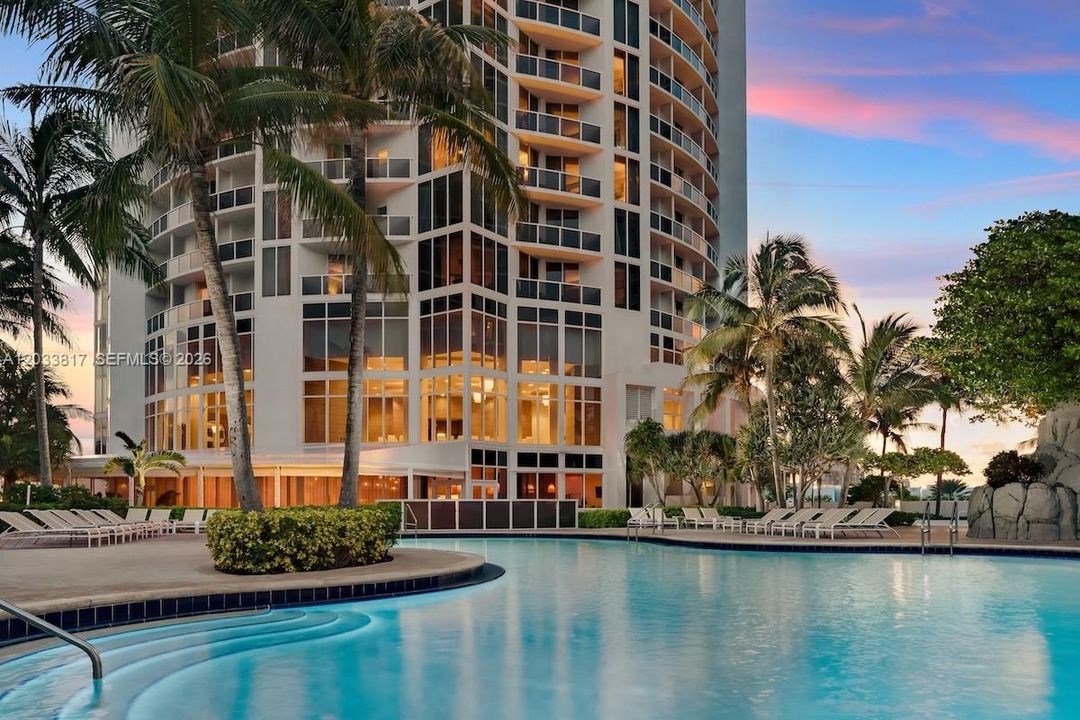 For Sale: $350,000 (0 beds, 1 baths, 664 Square Feet)