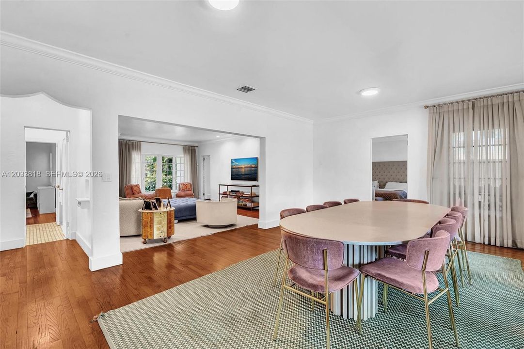 For Rent: $11,000 (4 beds, 3 baths, 1996 Square Feet)