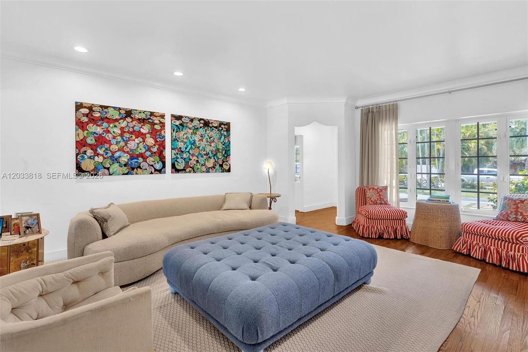 For Rent: $11,000 (4 beds, 3 baths, 1996 Square Feet)
