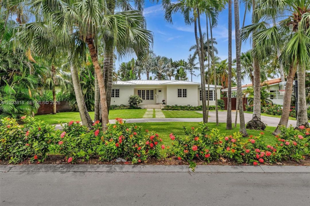 For Rent: $11,000 (4 beds, 3 baths, 1996 Square Feet)