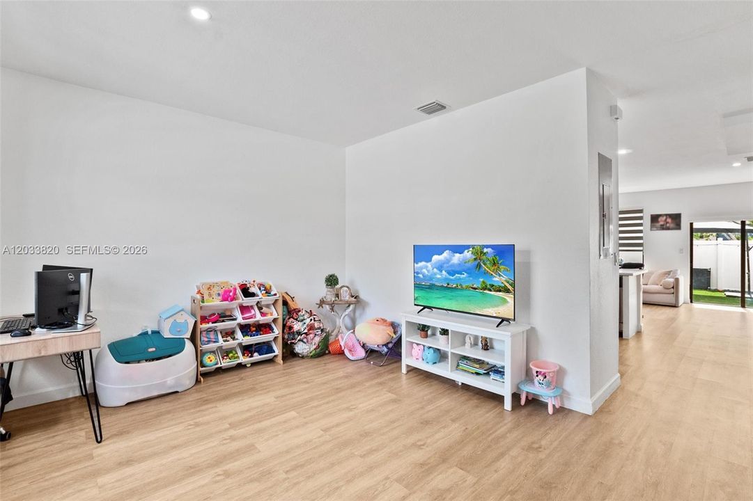 For Sale: $439,999 (2 beds, 2 baths, 1441 Square Feet)