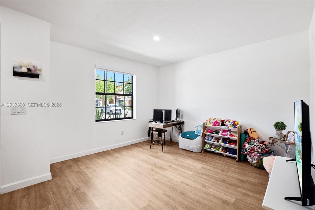 For Sale: $439,999 (2 beds, 2 baths, 1441 Square Feet)