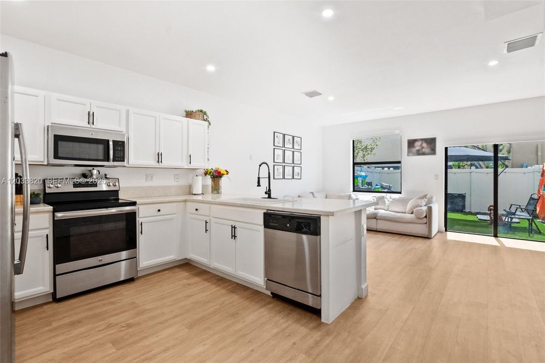 For Sale: $439,999 (2 beds, 2 baths, 1441 Square Feet)