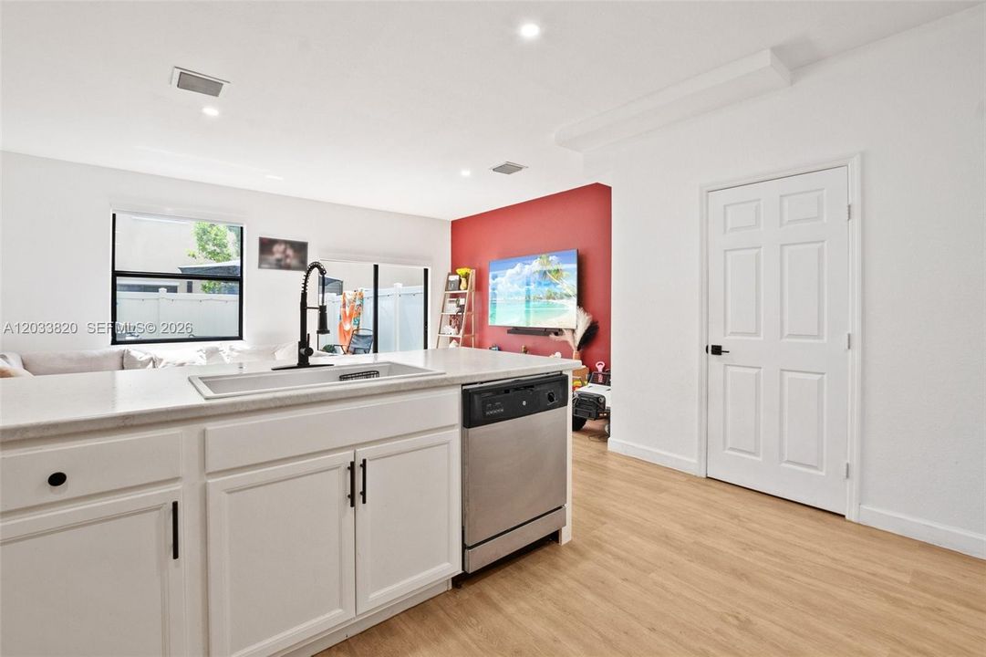 For Sale: $439,999 (2 beds, 2 baths, 1441 Square Feet)