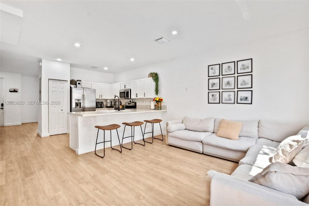 For Sale: $439,999 (2 beds, 2 baths, 1441 Square Feet)