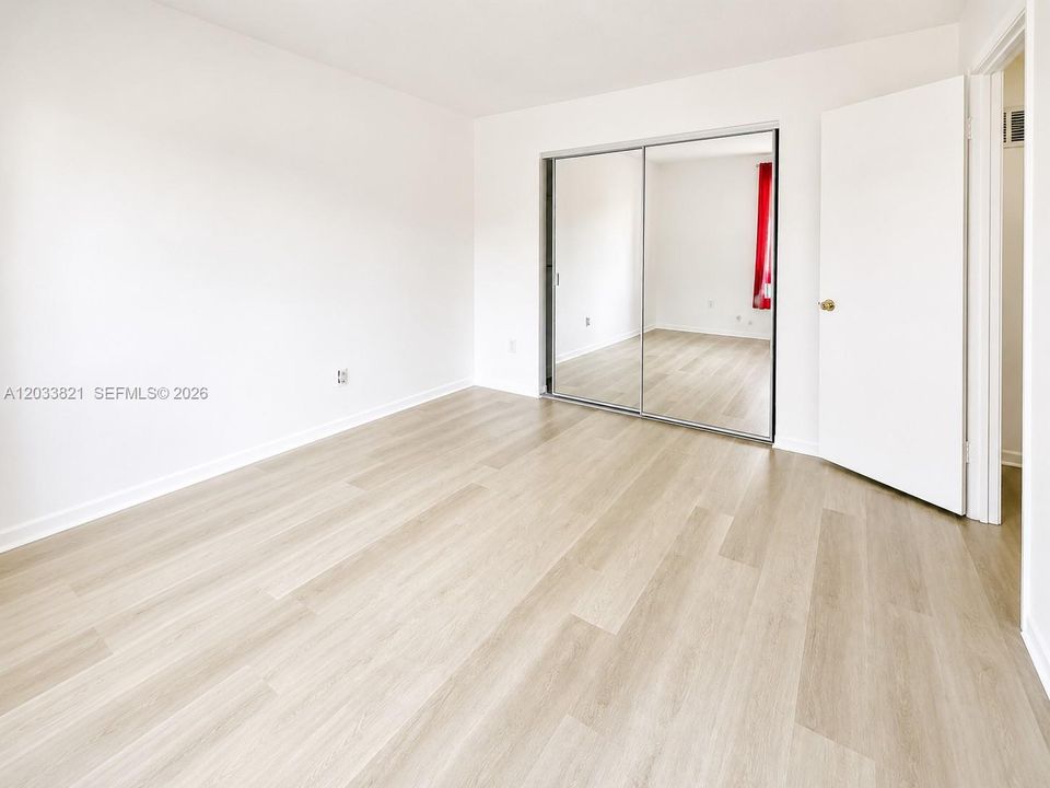 На продажу: $359,000 (2 спален, 2 ванн, 1140 Квадратных фут)