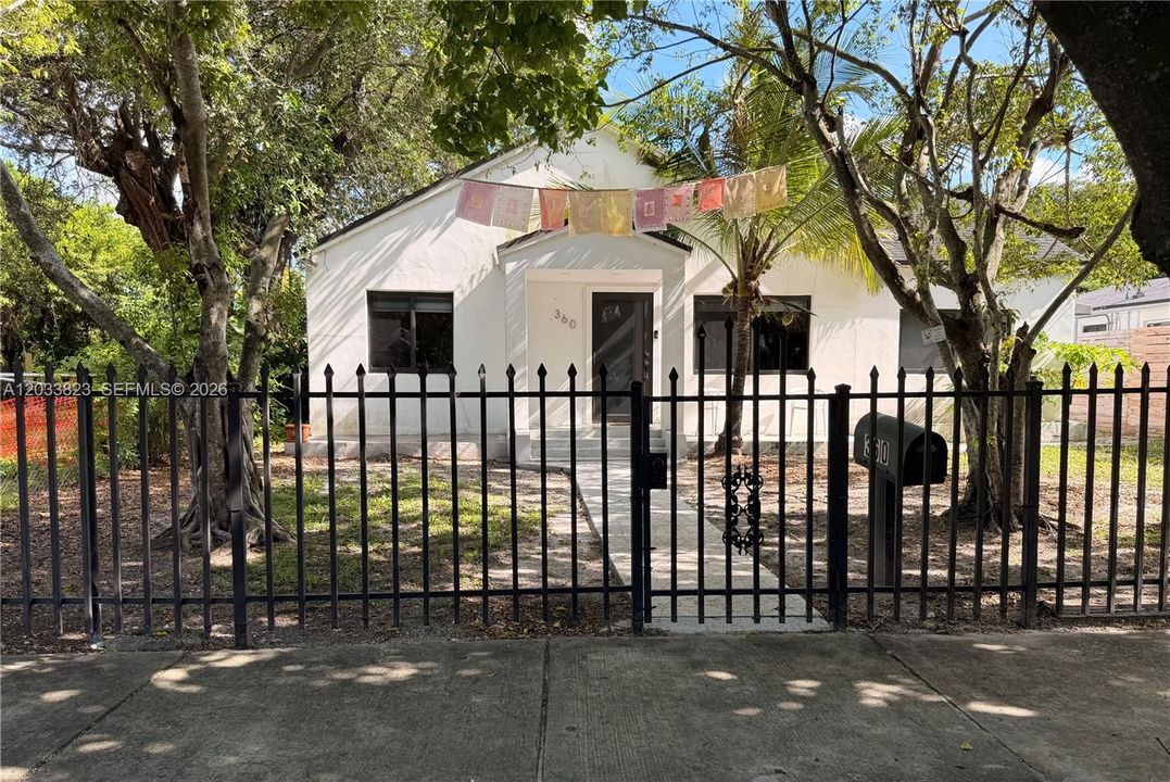 For Rent: $4,100 (2 beds, 2 baths, 1300 Square Feet)