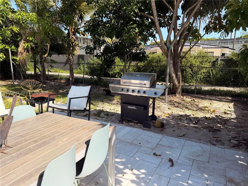 For Rent: $4,100 (2 beds, 2 baths, 1300 Square Feet)