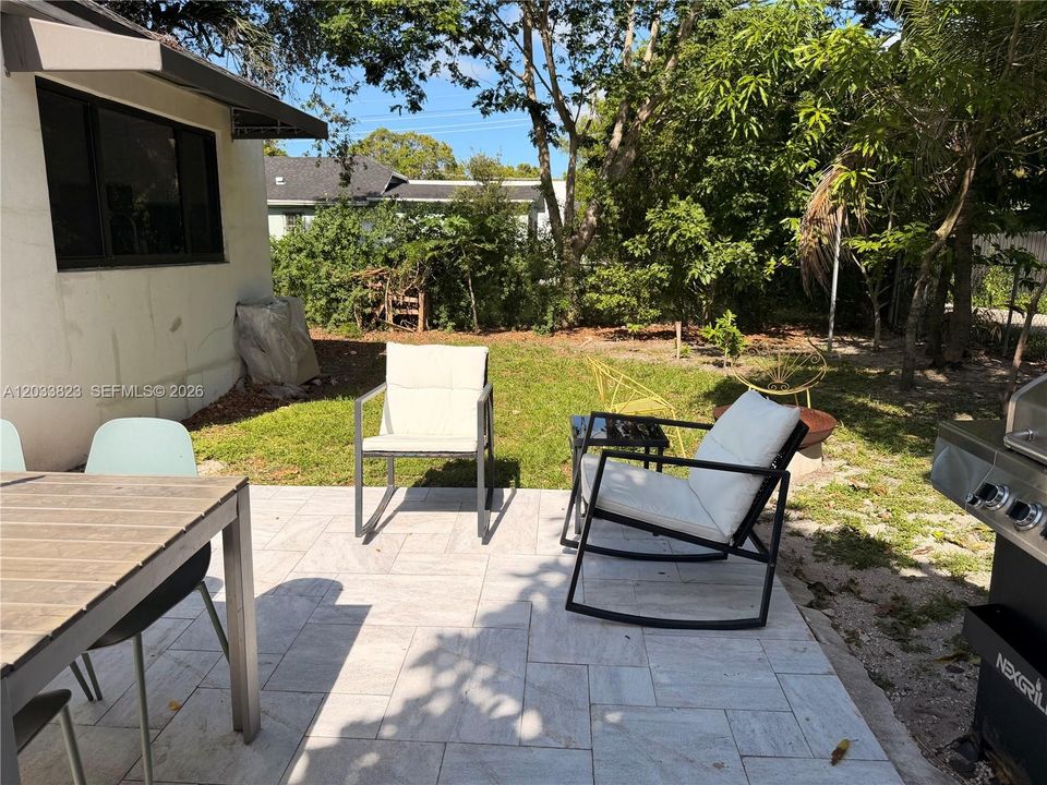 For Rent: $4,100 (2 beds, 2 baths, 1300 Square Feet)