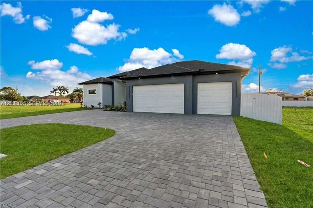For Sale: $545,000 (4 beds, 3 baths, 1931 Square Feet)