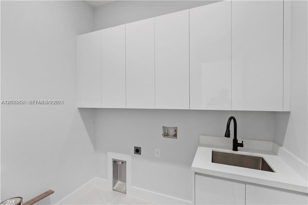 For Sale: $545,000 (4 beds, 3 baths, 1931 Square Feet)