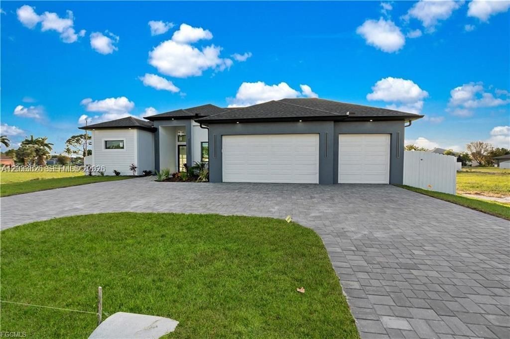 For Sale: $545,000 (4 beds, 3 baths, 1931 Square Feet)