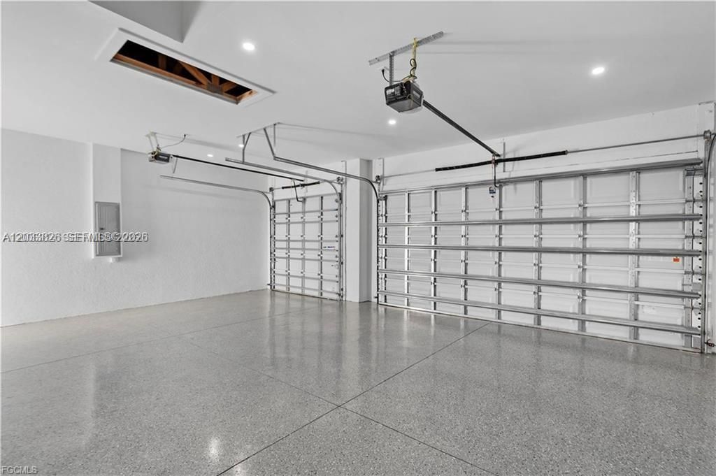 For Sale: $545,000 (4 beds, 3 baths, 1931 Square Feet)