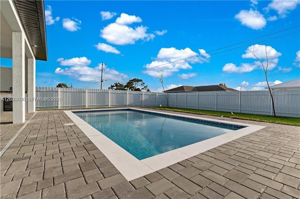 For Sale: $545,000 (4 beds, 3 baths, 1931 Square Feet)
