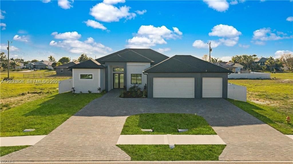 For Sale: $545,000 (4 beds, 3 baths, 1931 Square Feet)