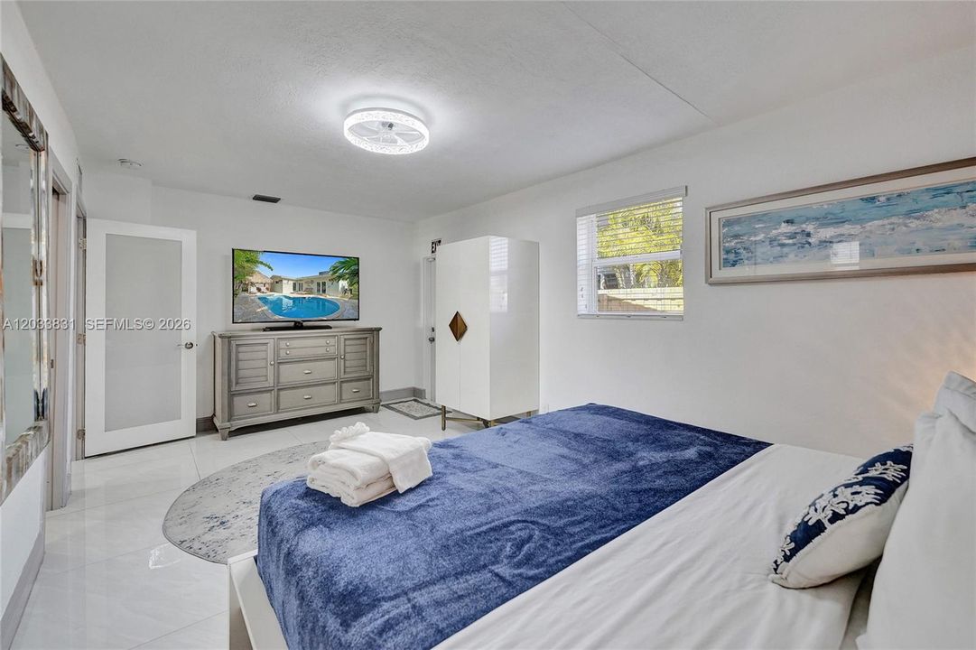 For Rent: $6,750 (5 beds, 3 baths, 2000 Square Feet)