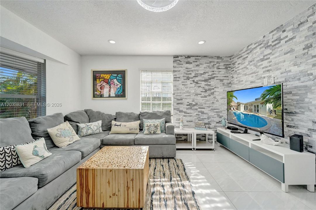 For Rent: $6,750 (5 beds, 3 baths, 2000 Square Feet)