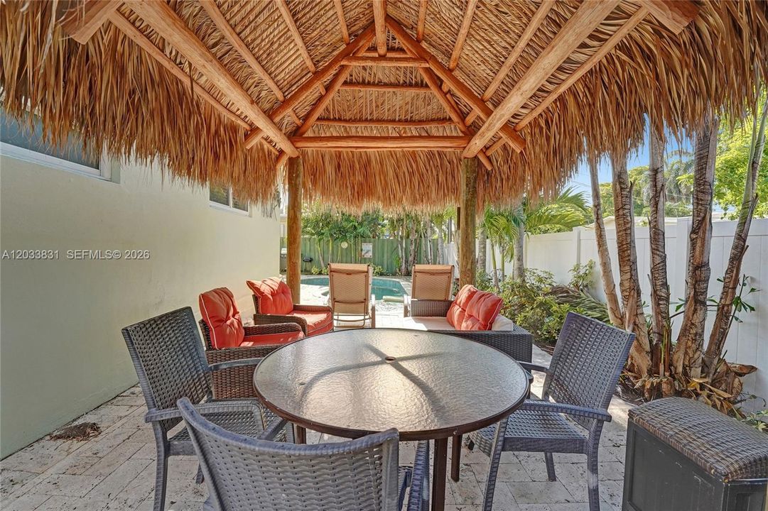 For Rent: $6,750 (5 beds, 3 baths, 2000 Square Feet)