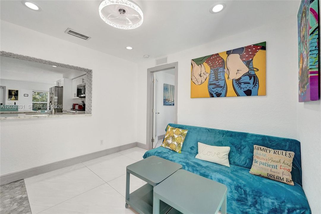 For Rent: $6,750 (5 beds, 3 baths, 2000 Square Feet)