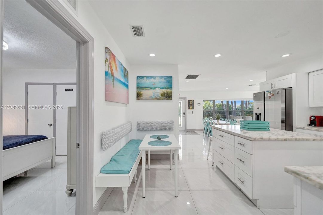 For Rent: $6,750 (5 beds, 3 baths, 2000 Square Feet)