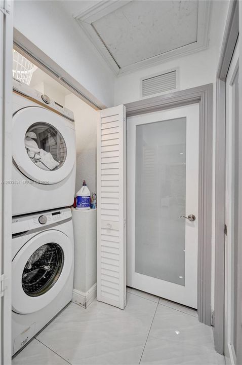 For Rent: $6,750 (5 beds, 3 baths, 2000 Square Feet)