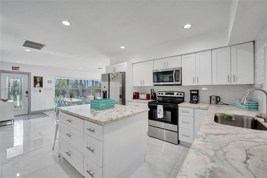 For Rent: $6,750 (5 beds, 3 baths, 2000 Square Feet)