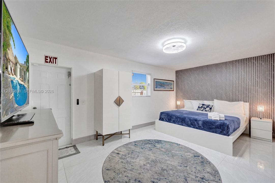 For Rent: $6,750 (5 beds, 3 baths, 2000 Square Feet)