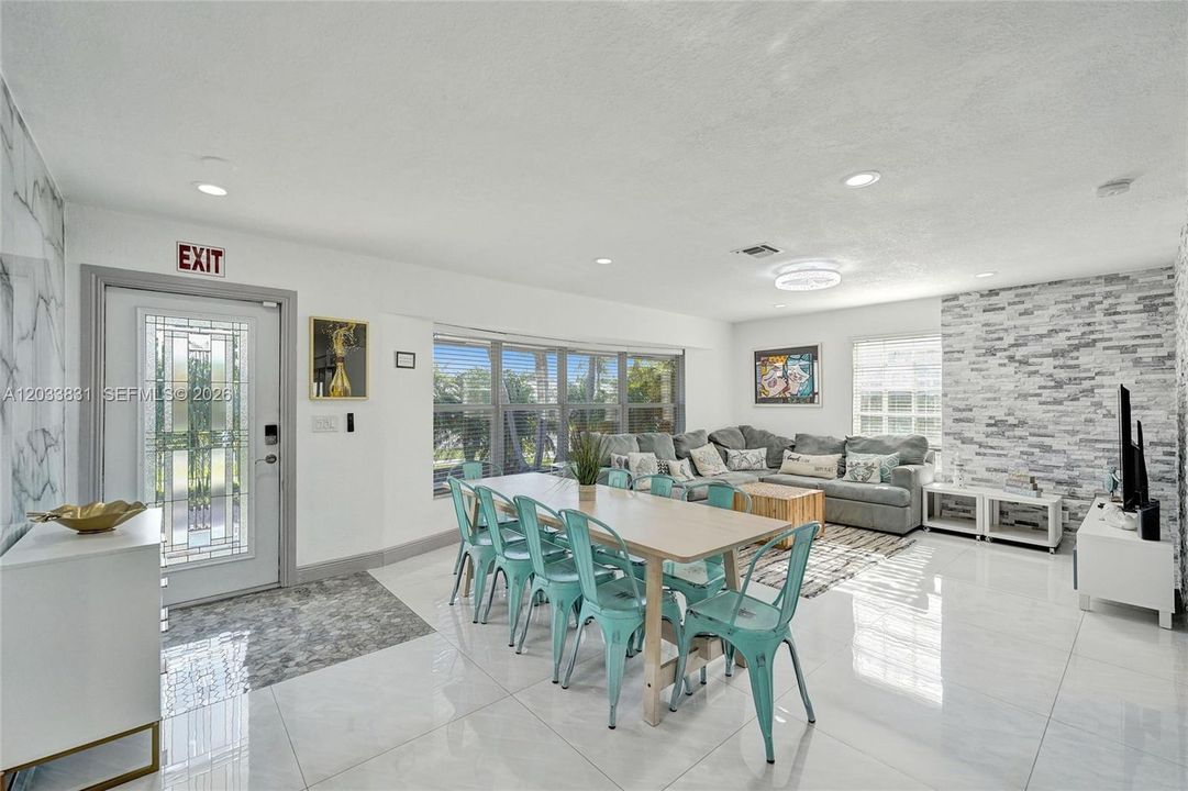 For Rent: $6,750 (5 beds, 3 baths, 2000 Square Feet)