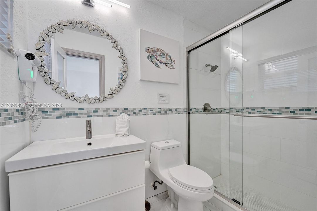 For Rent: $6,750 (5 beds, 3 baths, 2000 Square Feet)