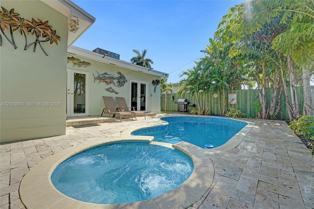 For Rent: $6,750 (5 beds, 3 baths, 2000 Square Feet)