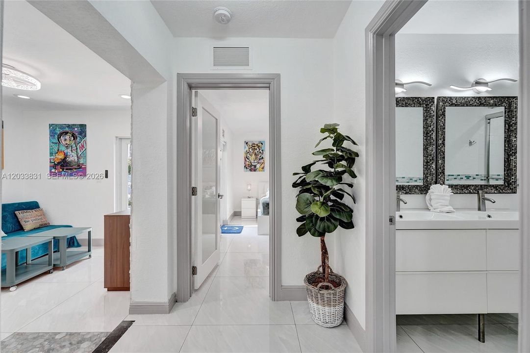For Rent: $6,750 (5 beds, 3 baths, 2000 Square Feet)