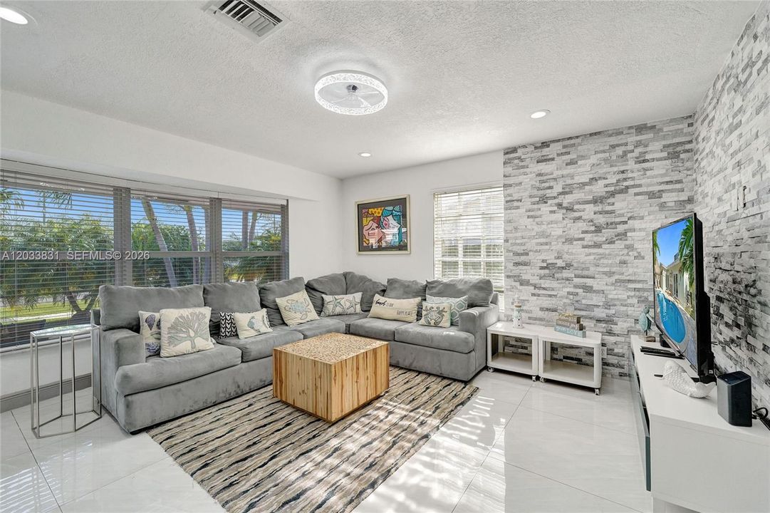 For Rent: $6,750 (5 beds, 3 baths, 2000 Square Feet)