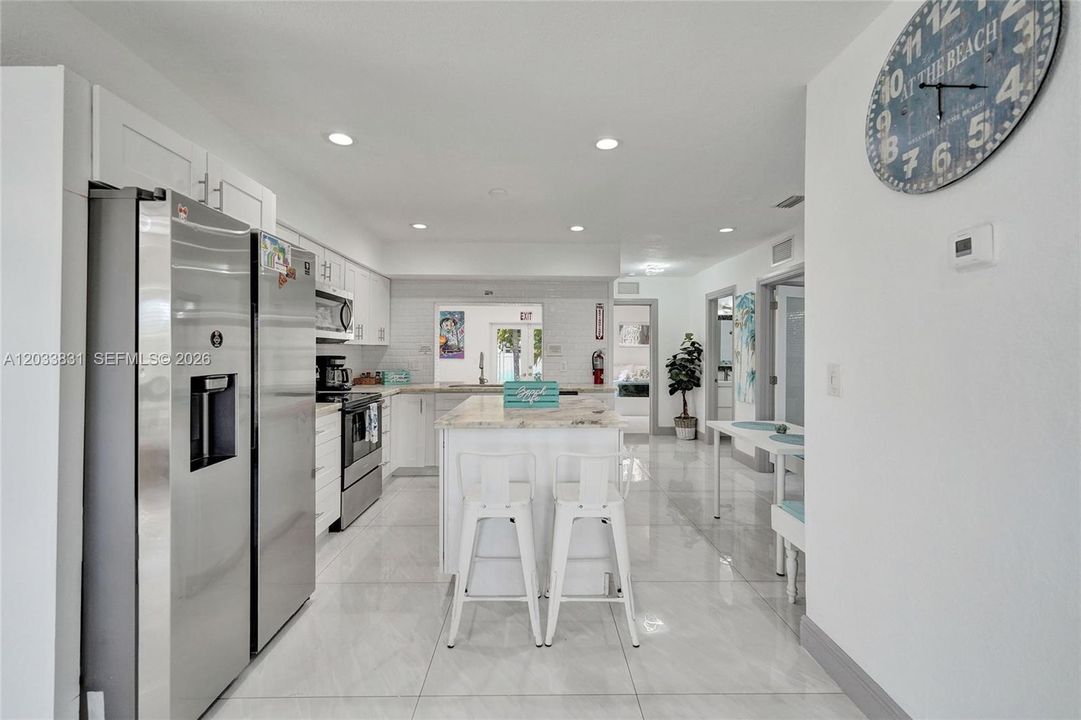 For Rent: $6,750 (5 beds, 3 baths, 2000 Square Feet)