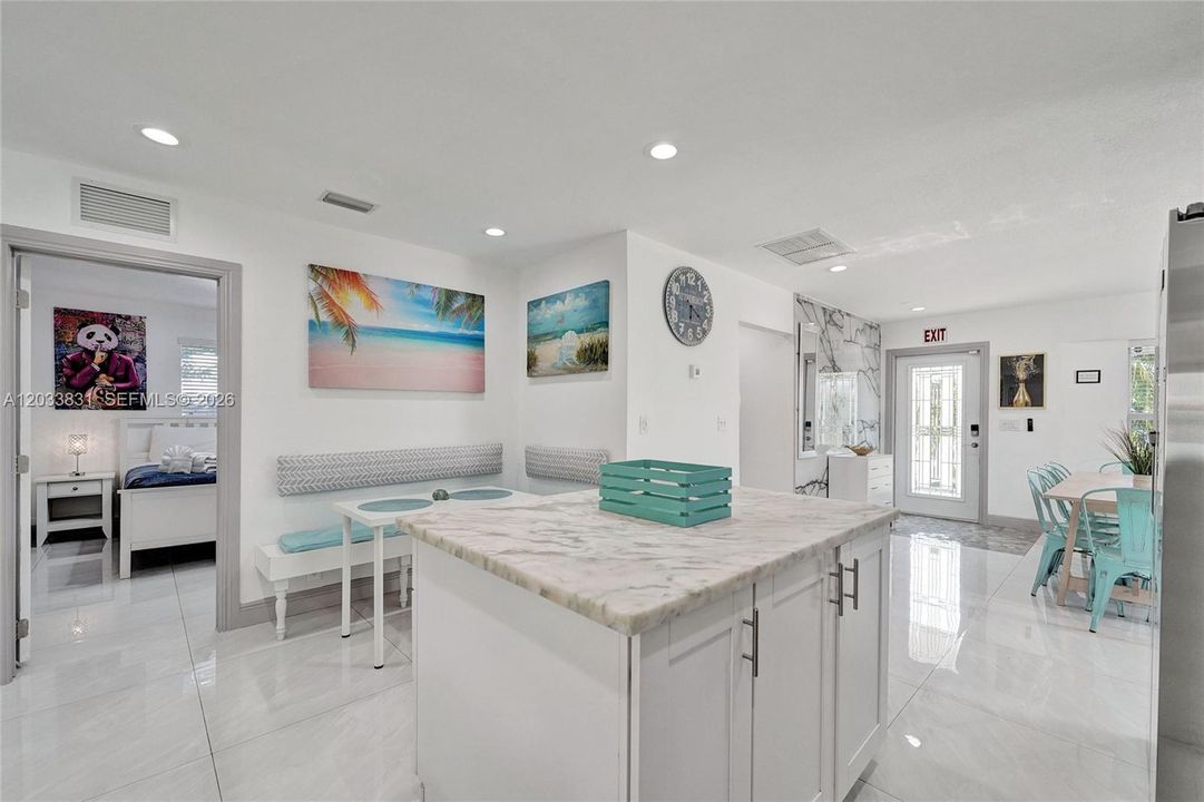 For Rent: $6,750 (5 beds, 3 baths, 2000 Square Feet)