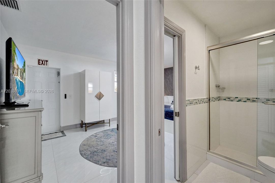 For Rent: $6,750 (5 beds, 3 baths, 2000 Square Feet)