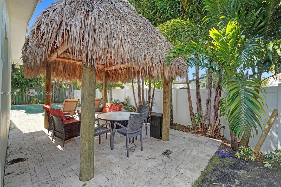 For Rent: $6,750 (5 beds, 3 baths, 2000 Square Feet)